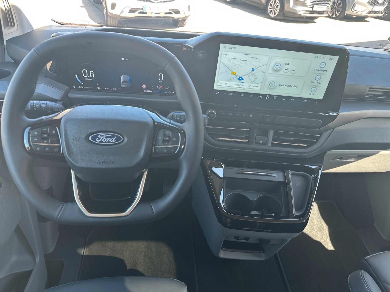 Fahrzeugabbildung Ford Tourneo Custom 320 L1 Titanium X AWD, STANDHEIZU
