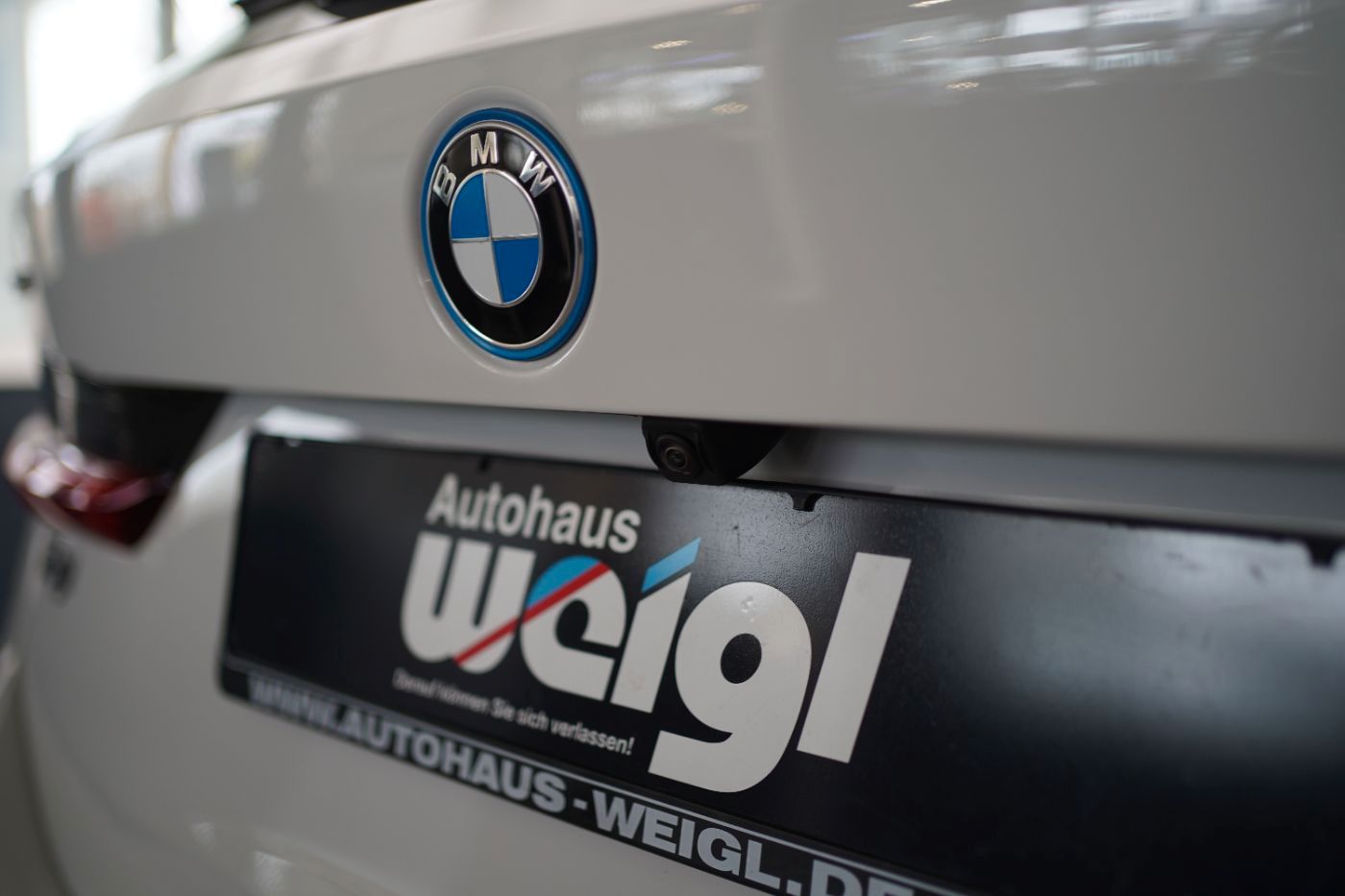 Fahrzeugabbildung BMW 330e xDri Sport Line +HeadUp+Laserlicht+Komfortz