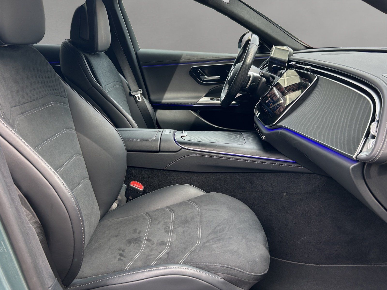 Fahrzeugabbildung Mercedes-Benz E 200 AMG Pano DISTRO Kamera NIGHT KeyGO 19"