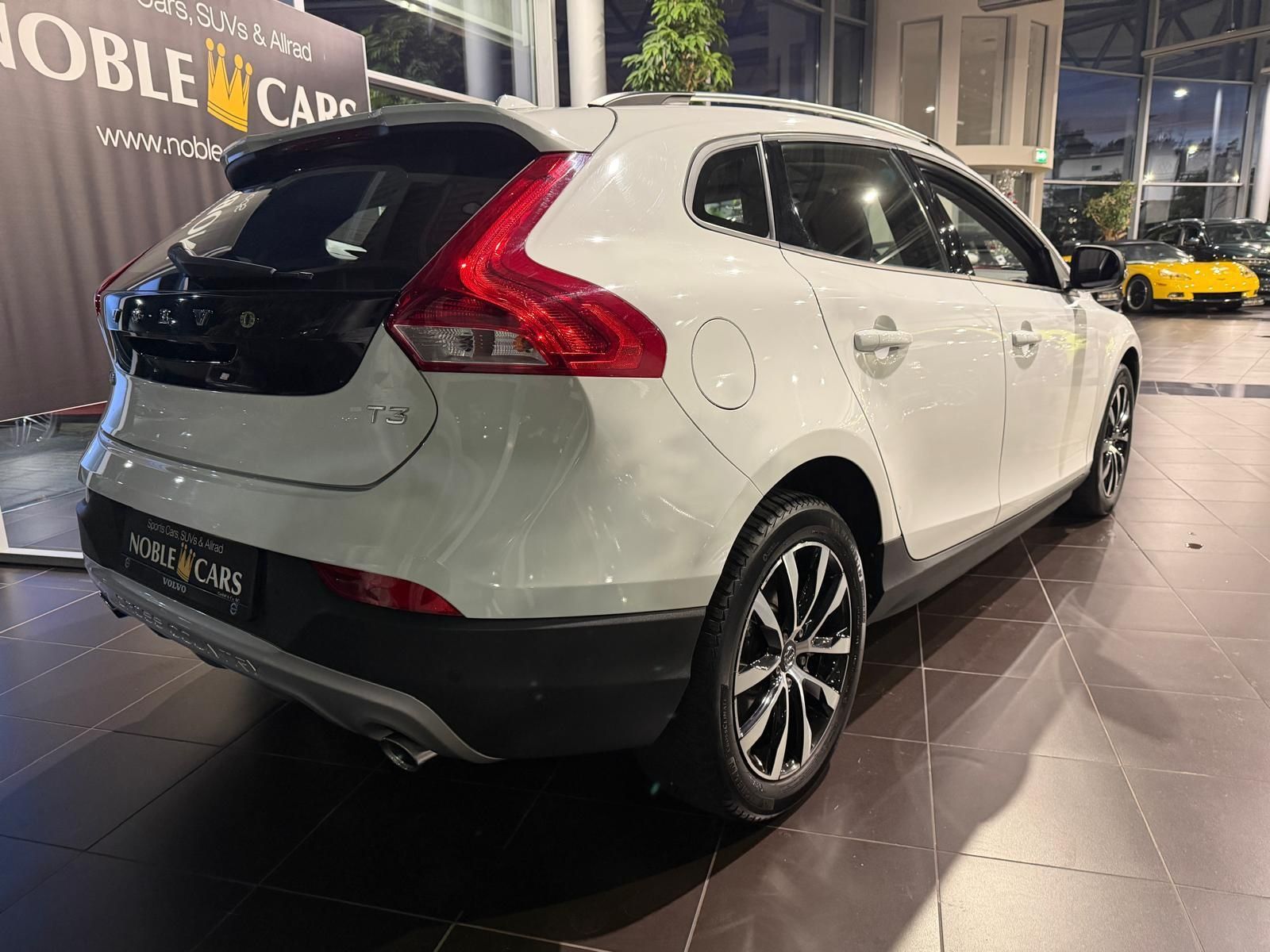 Fahrzeugabbildung Volvo V40  Cross Country Plus KLIMA LED NAVI ALU