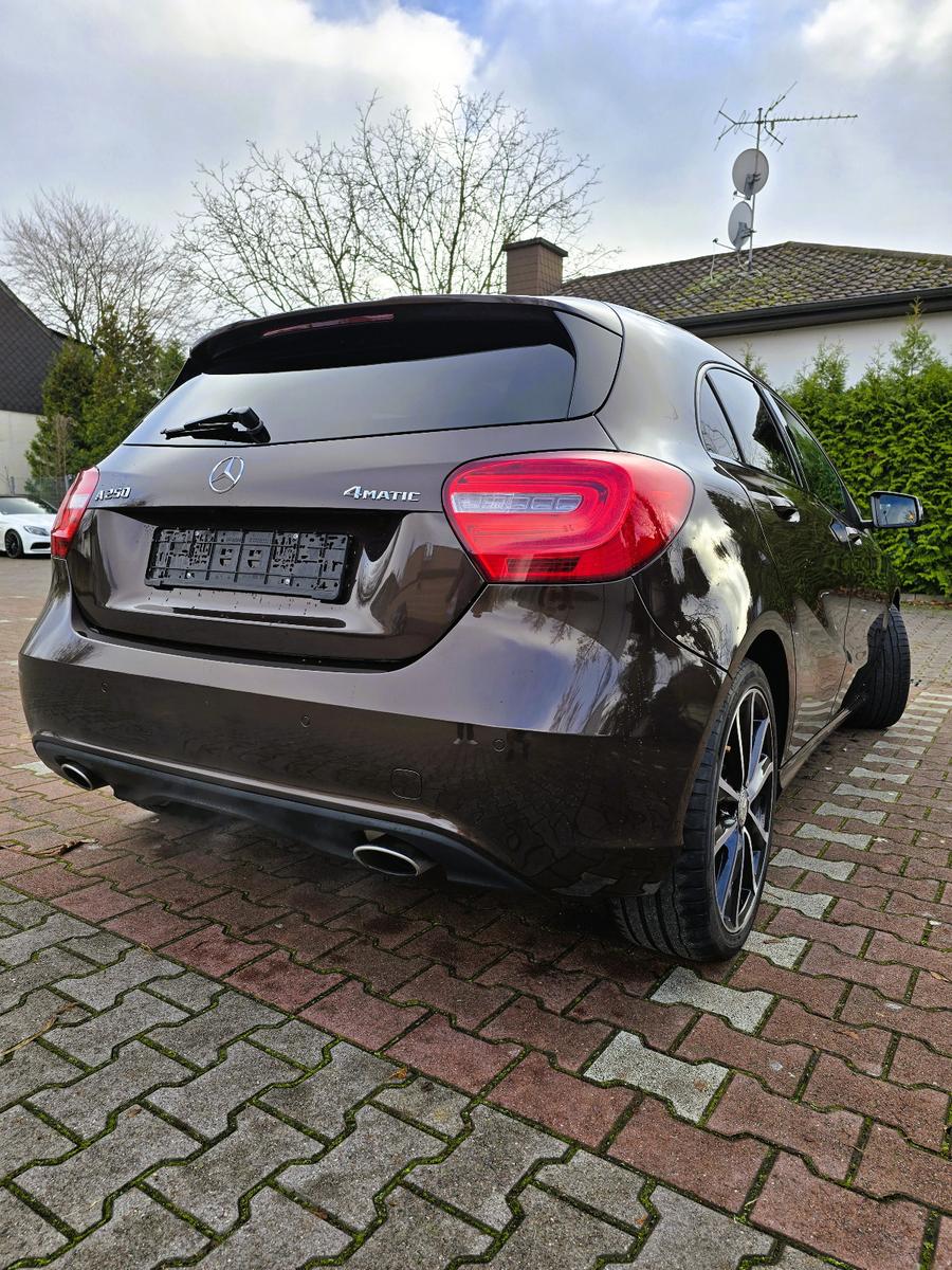 Mercedes-Benz A 250*4MATIC*PANO*KAMERA*AHK*NIGHT PAKET*8xBER.