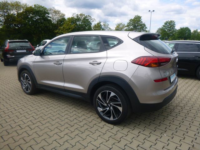 Fahrzeugabbildung Hyundai Tucson Pure 2WD >64.818KM/Automatik<
