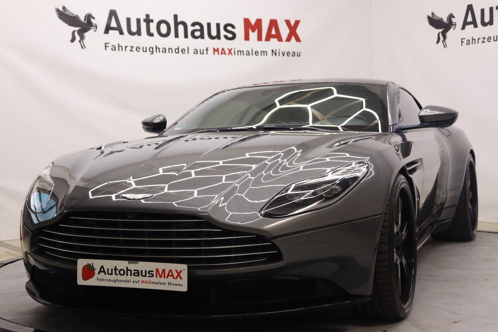 ASTON MARTIN DB11