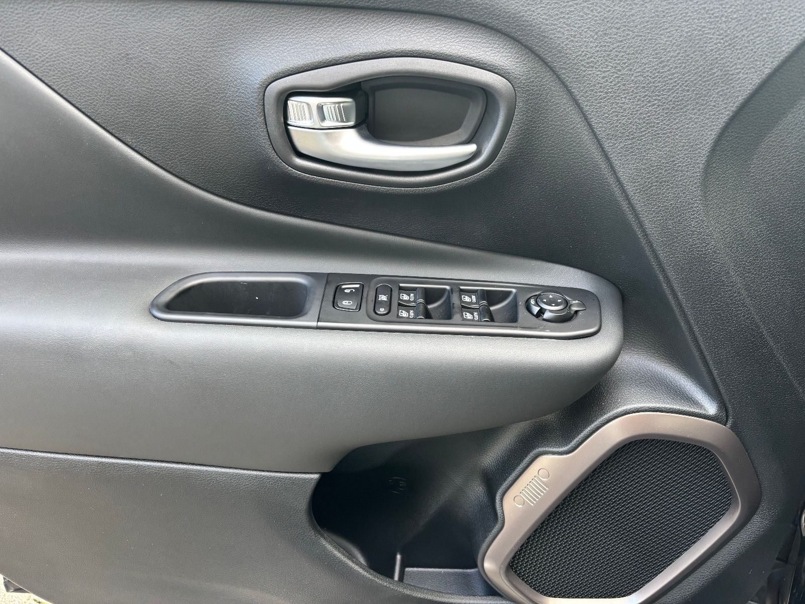 Fahrzeugabbildung Jeep Renegade Longitude Mild-Hybrid FWD/LED/NAVI/KAME