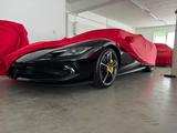 Ferrari 296 GTB NEUWAGENZUSTAND, Lift, MwSt ausweisbar! - schwarze Ferrari 296 GTB