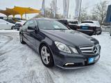 Mercedes-Benz E 350 E -Klasse Coupe E 350 CGI BlueEfficiency - Mercedes-Benz E 350 aus 2010: Coupe