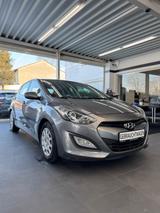 Hyundai i30 1.4 Classic *Lenkradhzg.*Klima*Allwetter* - Hyundai i30 Classic mit Benzin-Antrieb