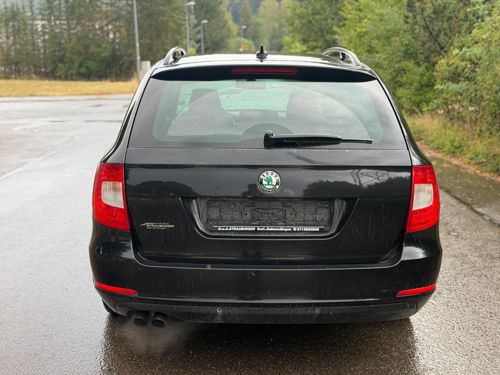 Skoda Superb 2010 — interior