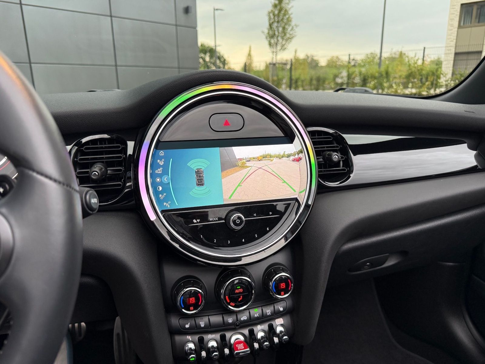 Fahrzeugabbildung MINI John Cooper Works Cabrio NAVI|KAMERA|ESS.-TRIM
