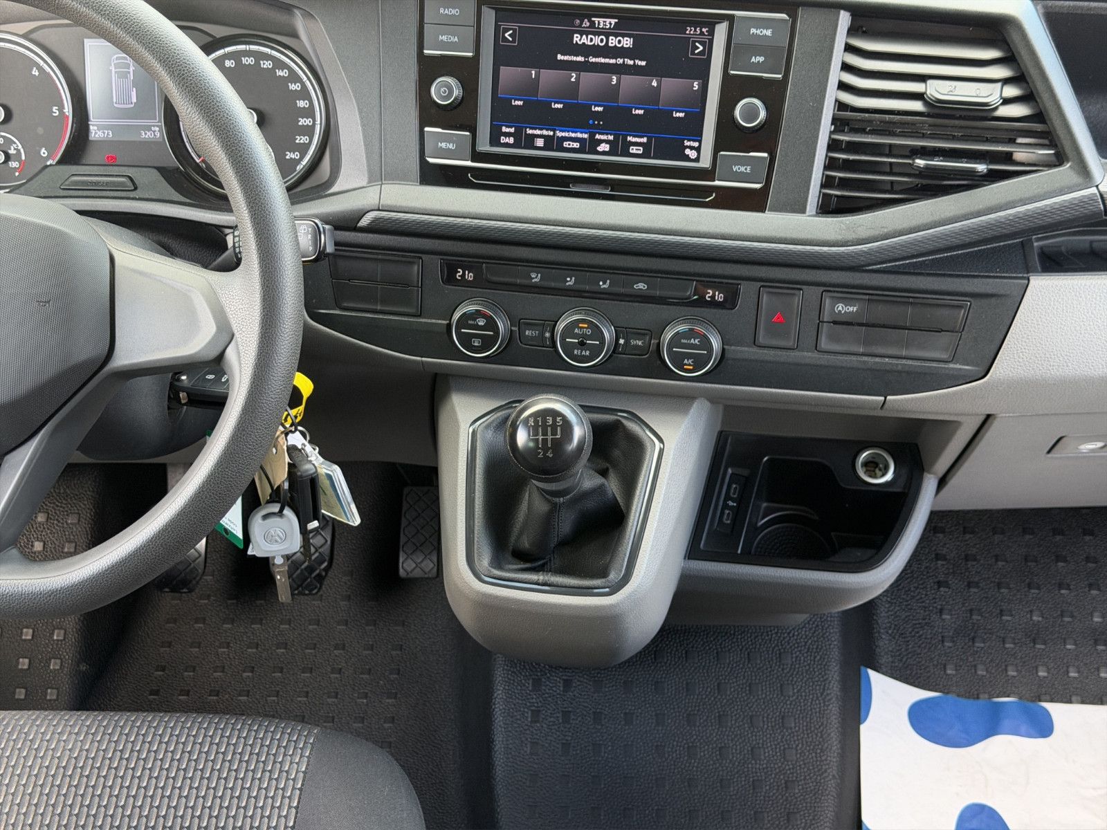 Fahrzeugabbildung Volkswagen T6 Caravelle/Apple CarPlay/Trendline/Blth/Klima