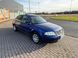Volkswagen  Passat 1.9 TDI Limousine Xenon ,Glasdach, Autom - Volkswagen Passat: Gl