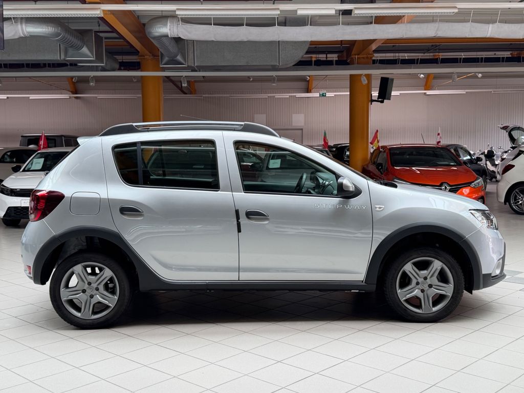 DACIA Sandero II Stepway Prestige|Automatik|Navi|17tkm DACIA Sandero II Stepway Prestige|Automatik|Navi|17tkm