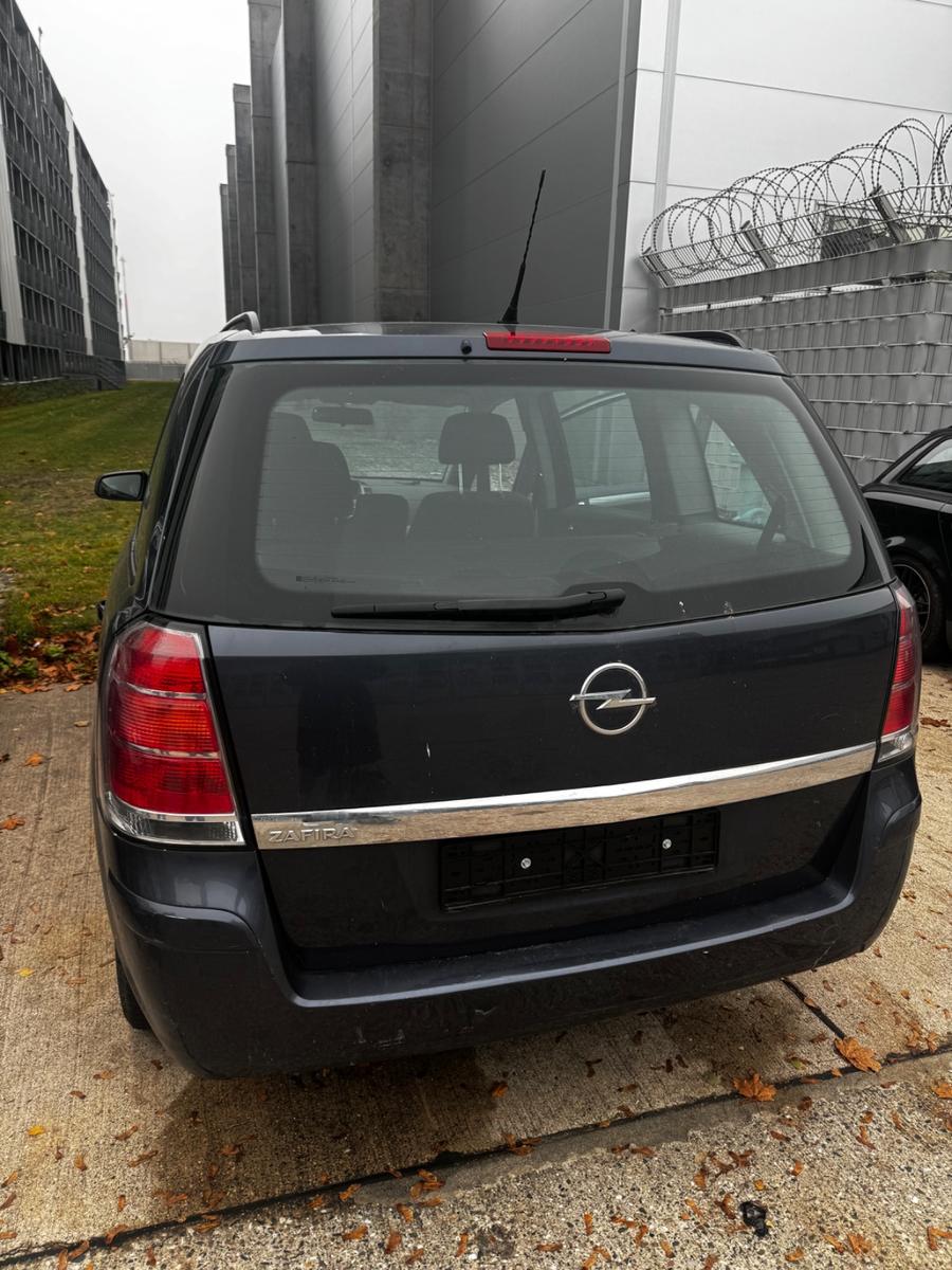 Opel Zafira 2007 — engine 1.598 cm³, 105 HP (77kW)