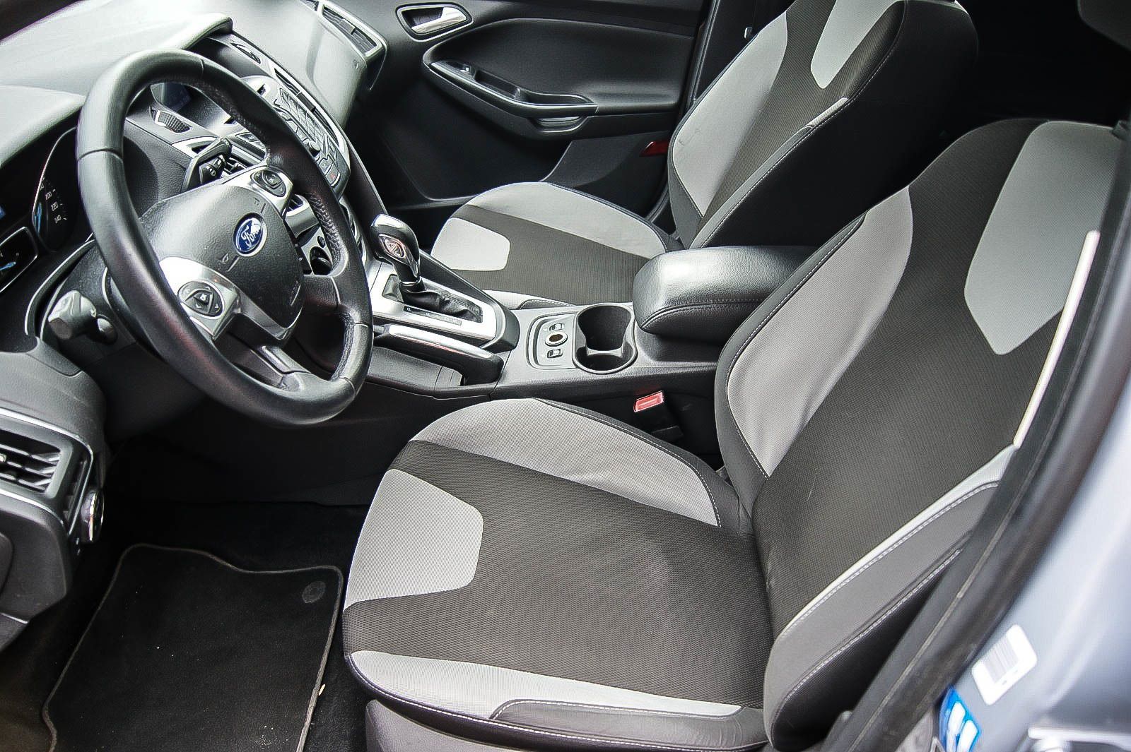 Fahrzeugabbildung Ford Focus Turnier Champions Edition AUTOMATIK