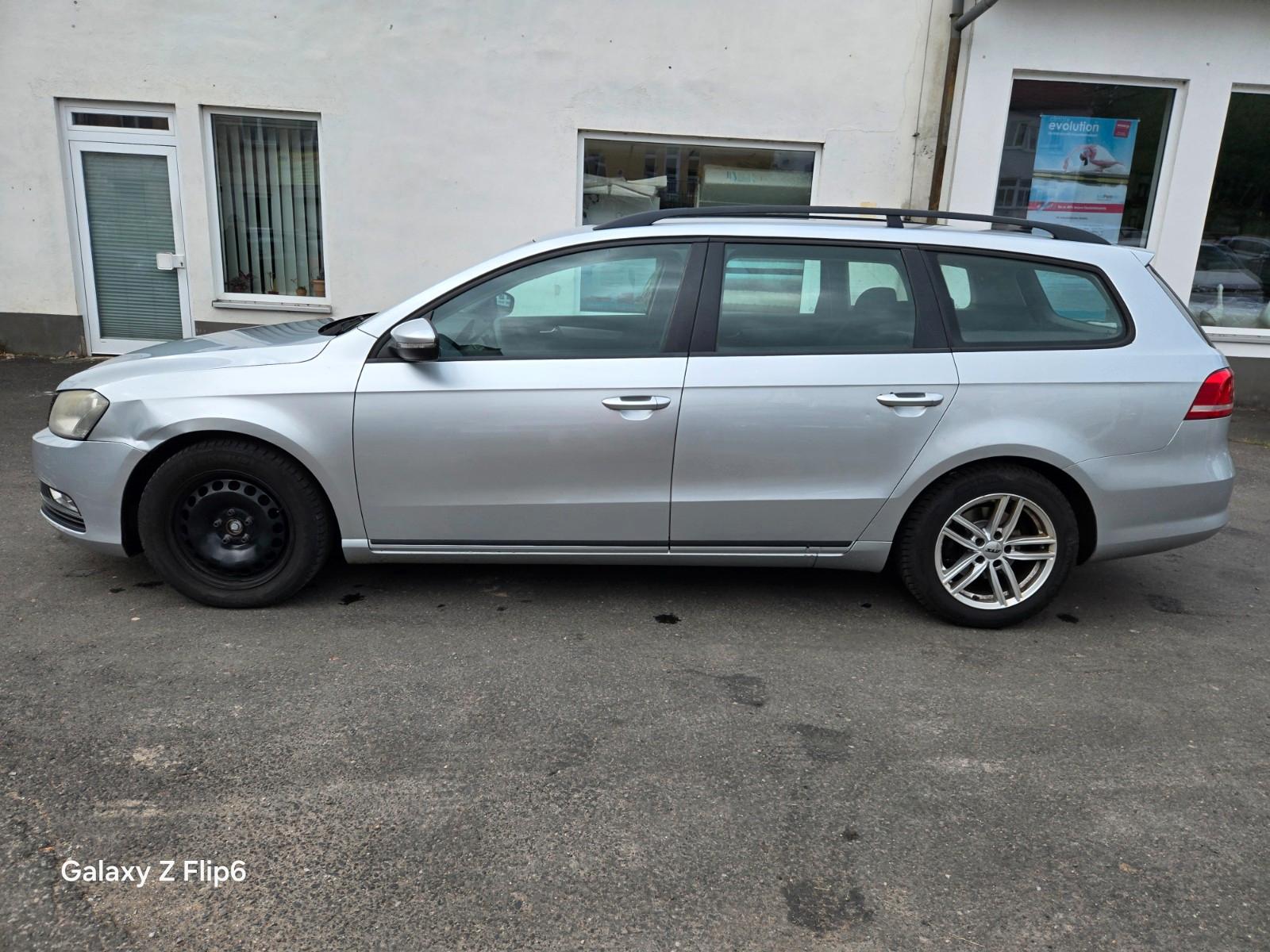 Volkswagen Passat 2013 — rear view