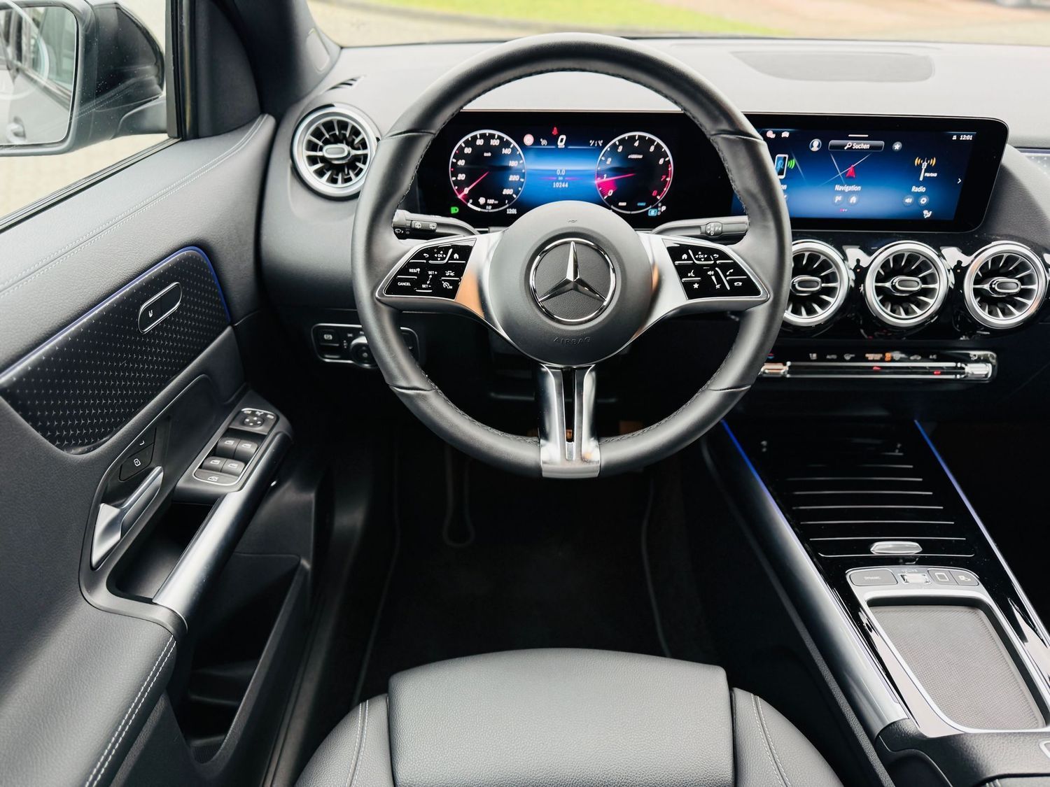 Fahrzeugabbildung Mercedes-Benz GLA 180 PROGRESSIVE Advanced NIGHT, EasyPack, RF