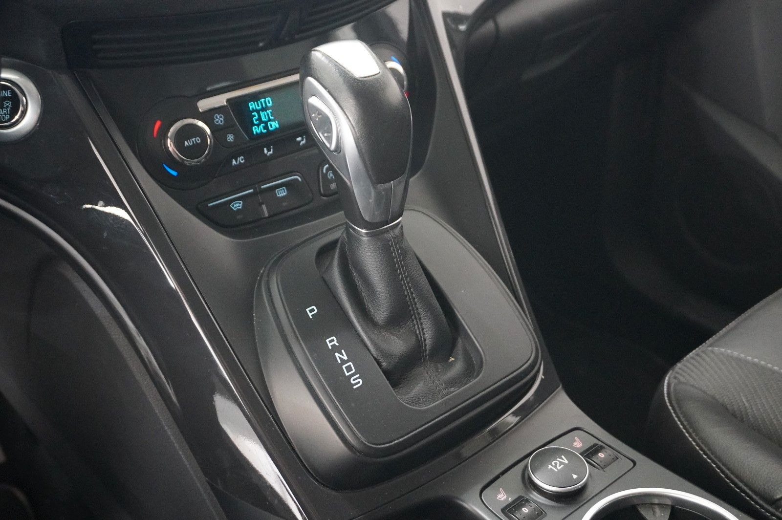 Fahrzeugabbildung Ford Kuga 2.0D INDIVIDUAL 4X4 NAVI/LED/KAMERA/SPORT