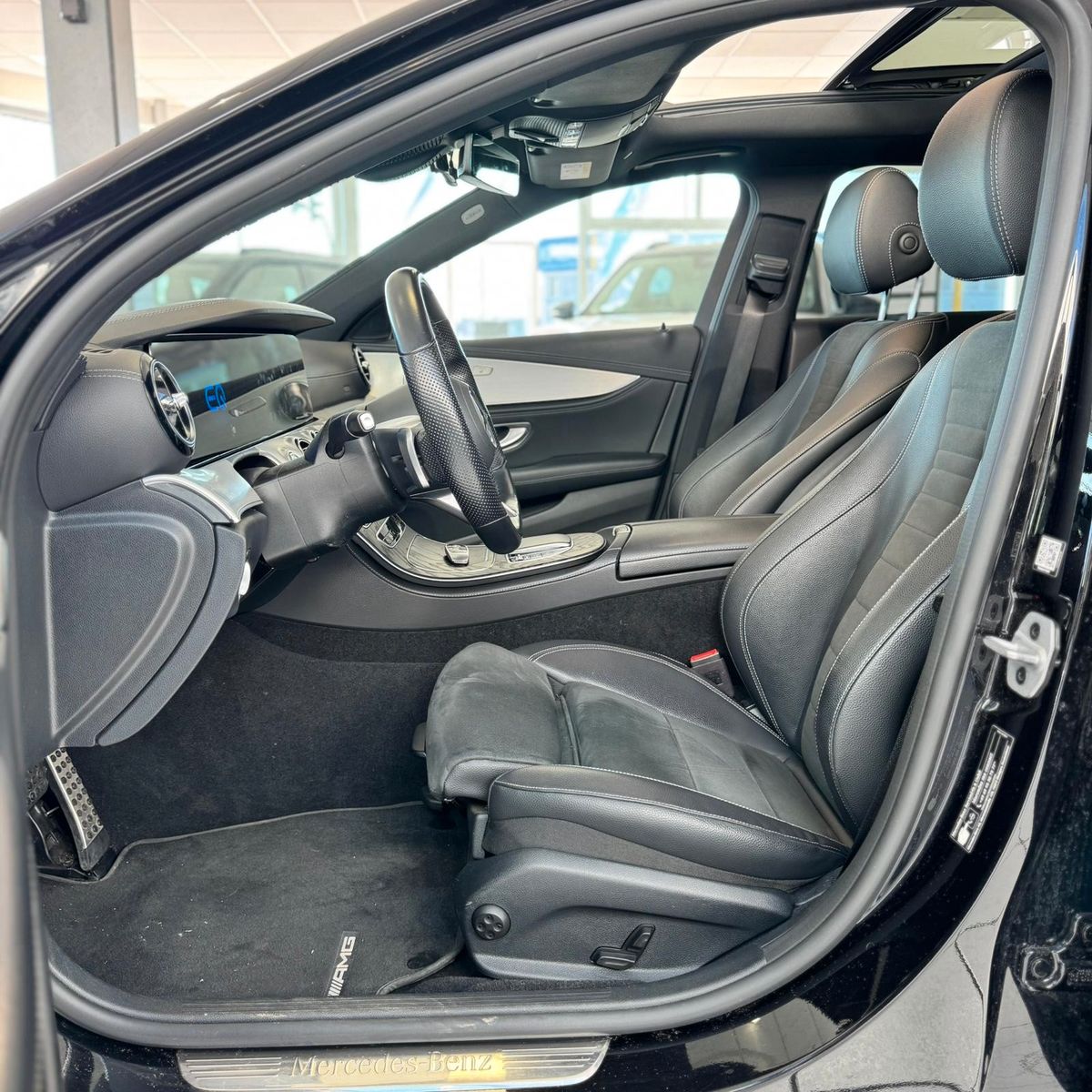 Fahrzeugabbildung Mercedes-Benz E 300 E Limousine E 300 e