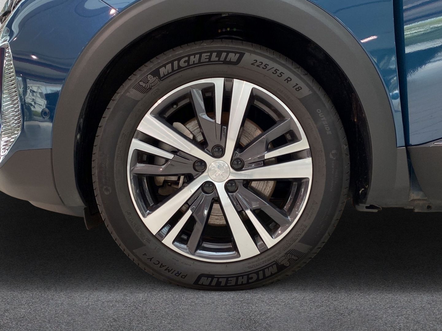 Fahrzeugabbildung Peugeot 3008 Hybrid 225 Roadtrip 1.6 Plug-In EU6d Navi d