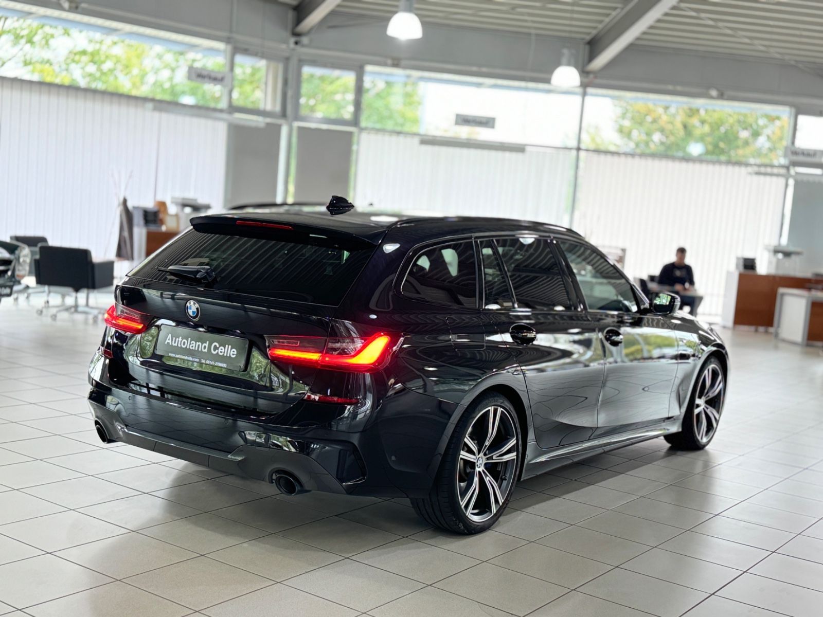 Fahrzeugabbildung BMW 330d M Sport Kamera Laser HUD DAB HiFi Komfort