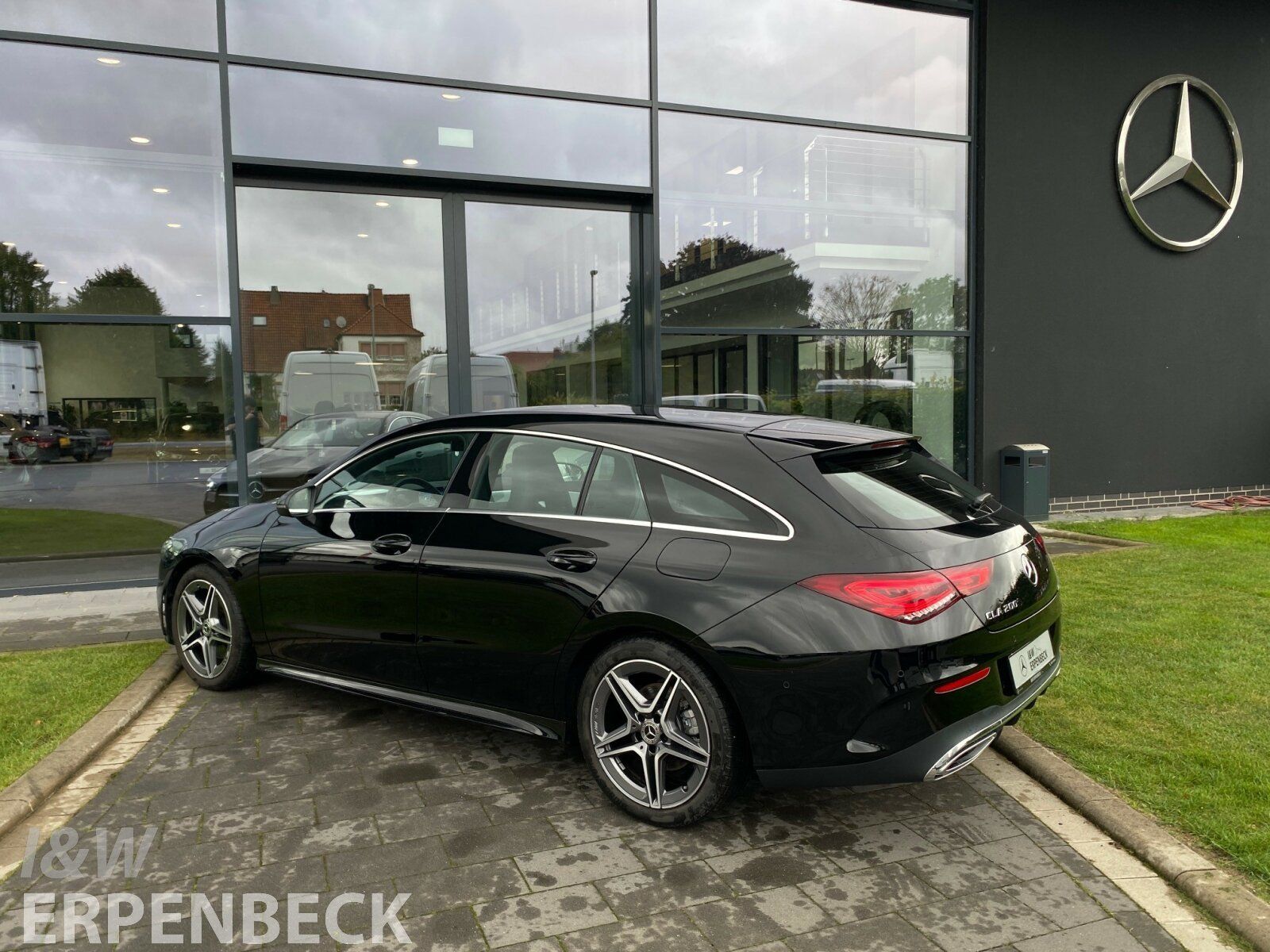 Fahrzeugabbildung Mercedes-Benz CLA 200 SB AMG Distr AHK Kamera EasyPack EDW LED