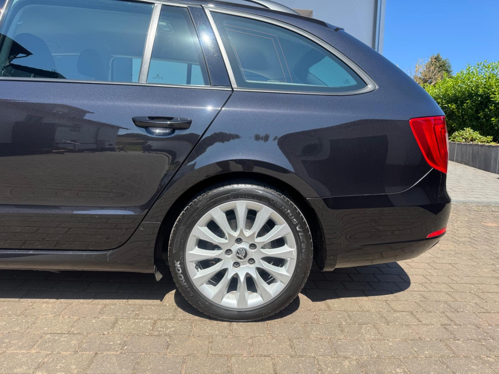 Skoda Superb Combi Active *1.Hand*Garantie*AHK*