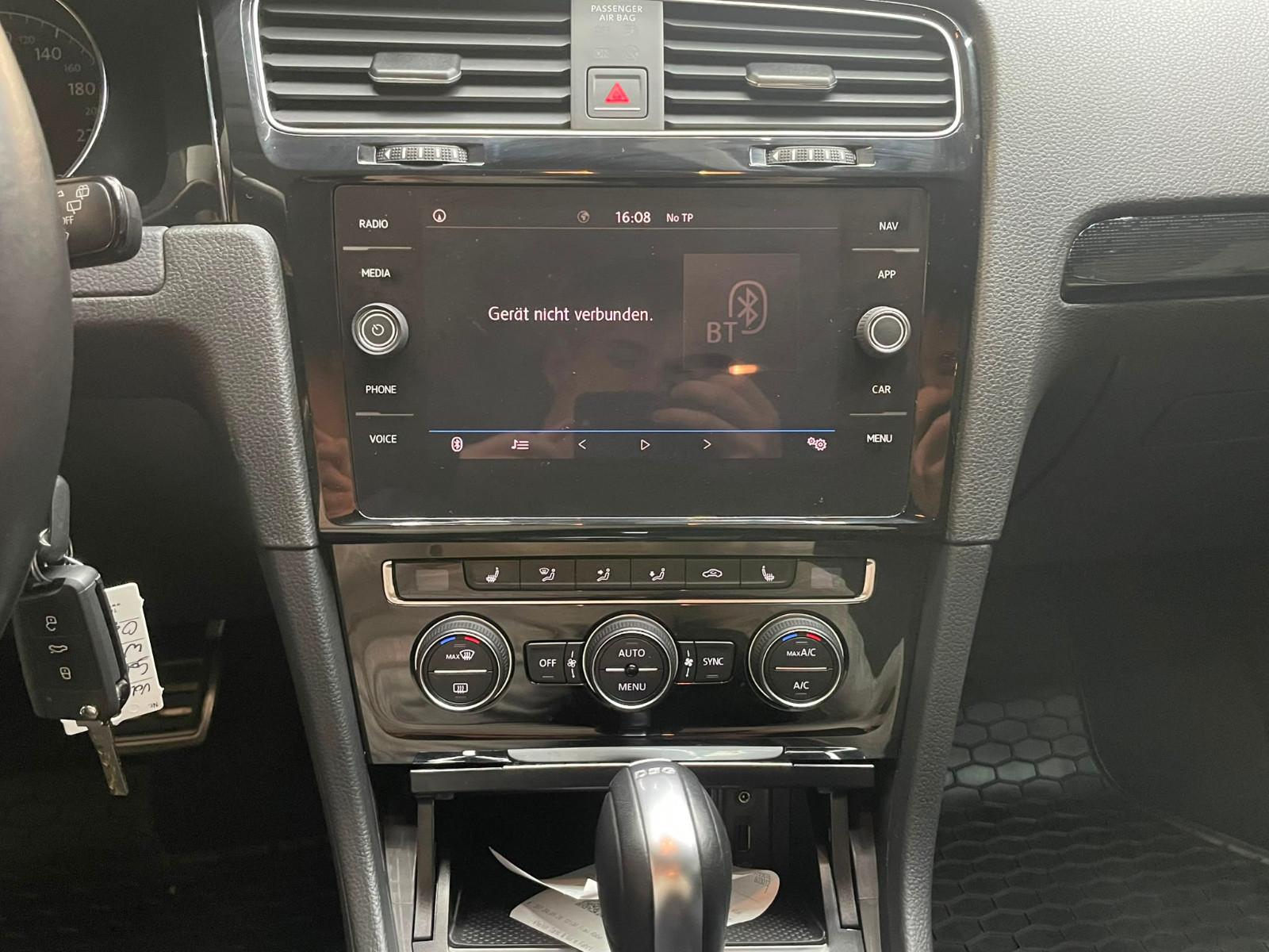 Volkswagen Golf VII Lim. Sound DSG / Carplay / Xenon
