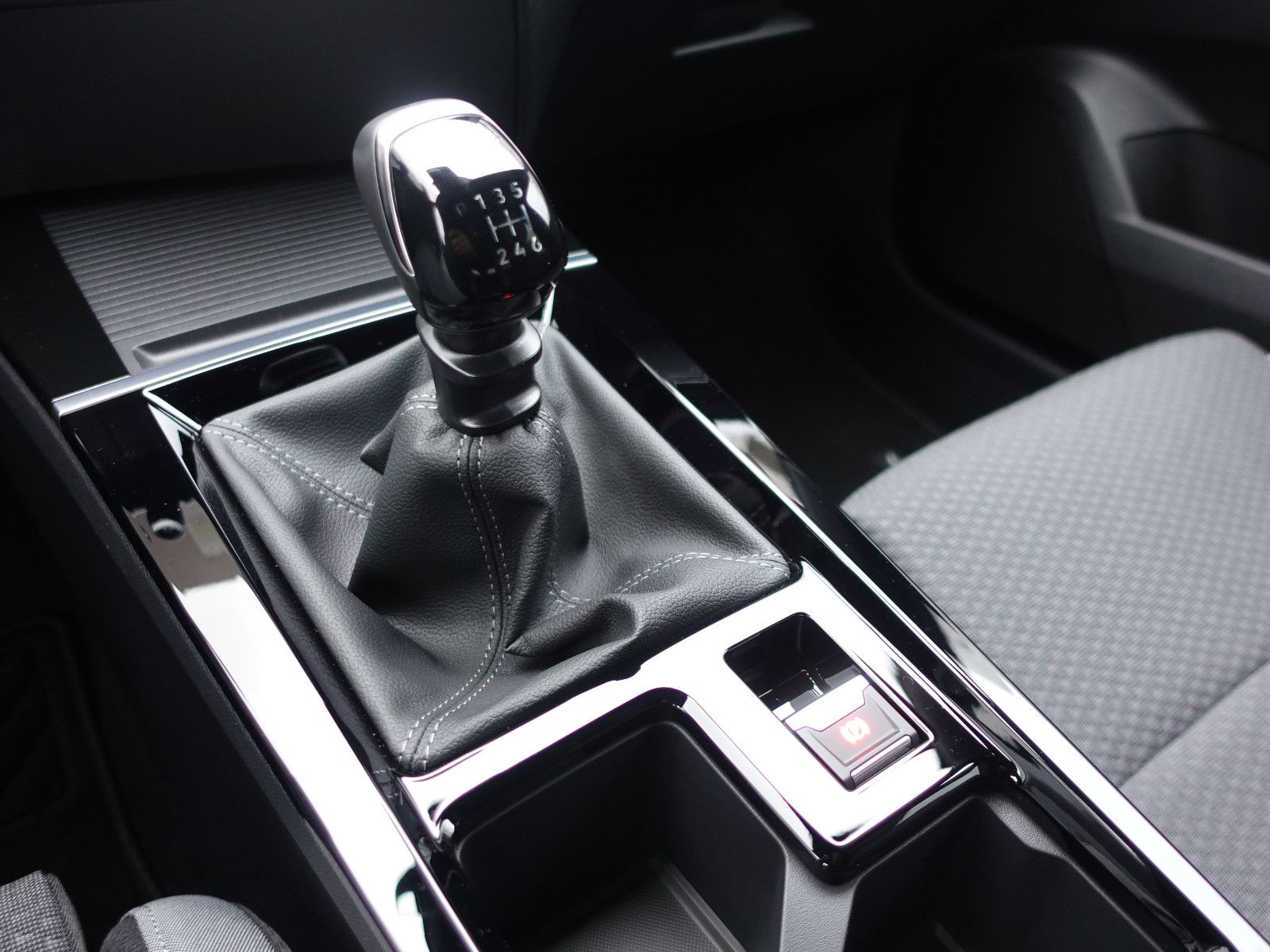 Fahrzeugabbildung Opel Astra Edition 1.2T,Navi,Kamera,Sitzhzg,AGR,LED