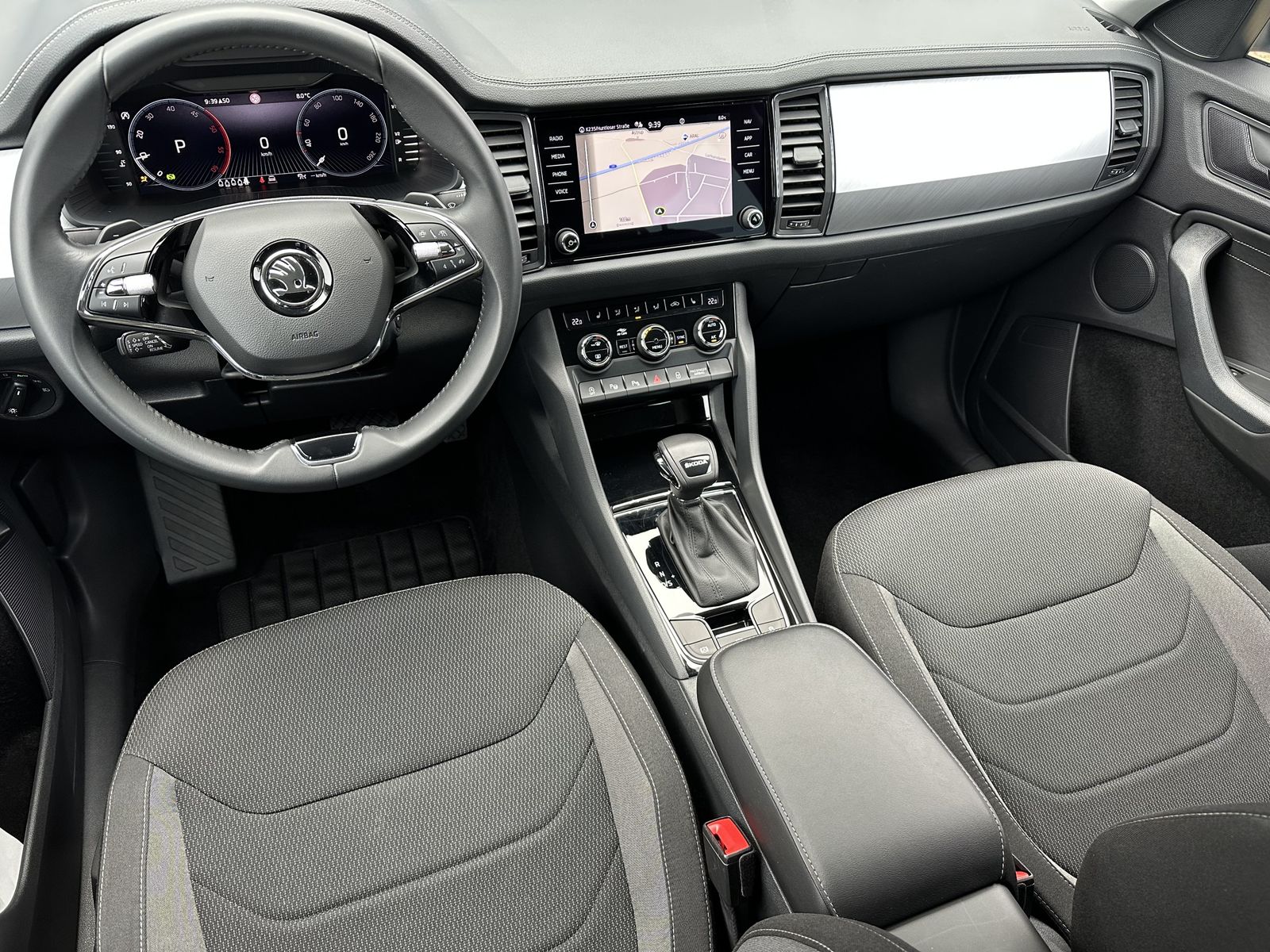 Fahrzeugabbildung SKODA Kodiaq 2.0 TDI 4x4 DSG 7-Sitzer NAV+LED+AHK+KAM