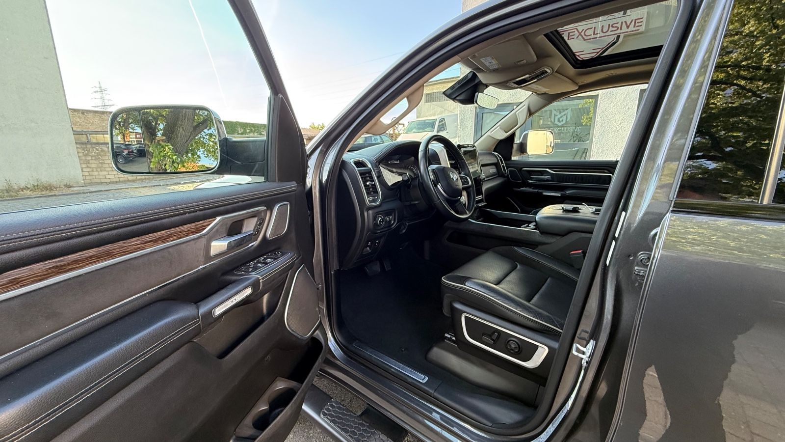 Fahrzeugabbildung Dodge RAM Gen.5  Panorama-LED-Kamera-Sitzkühlung