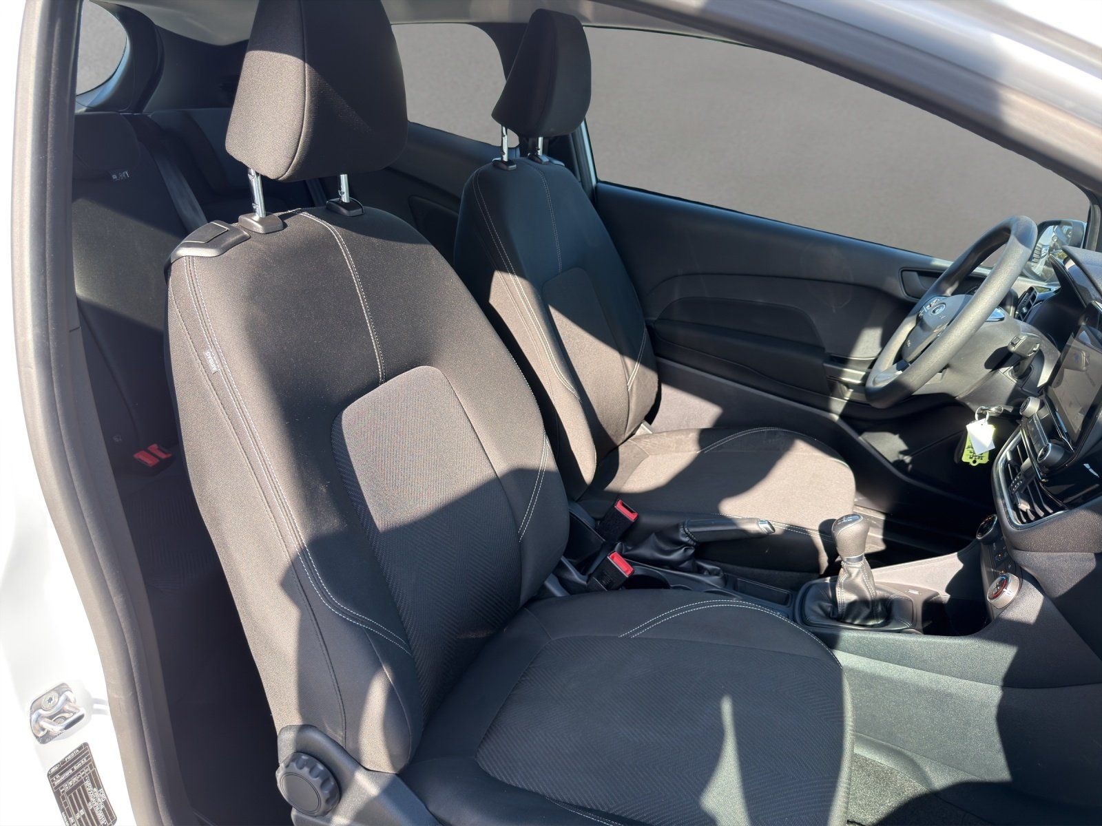 Fahrzeugabbildung Ford Fiesta 1.1 Cool & Connect TEMPOMAT/PDC/KLIMA/DAB