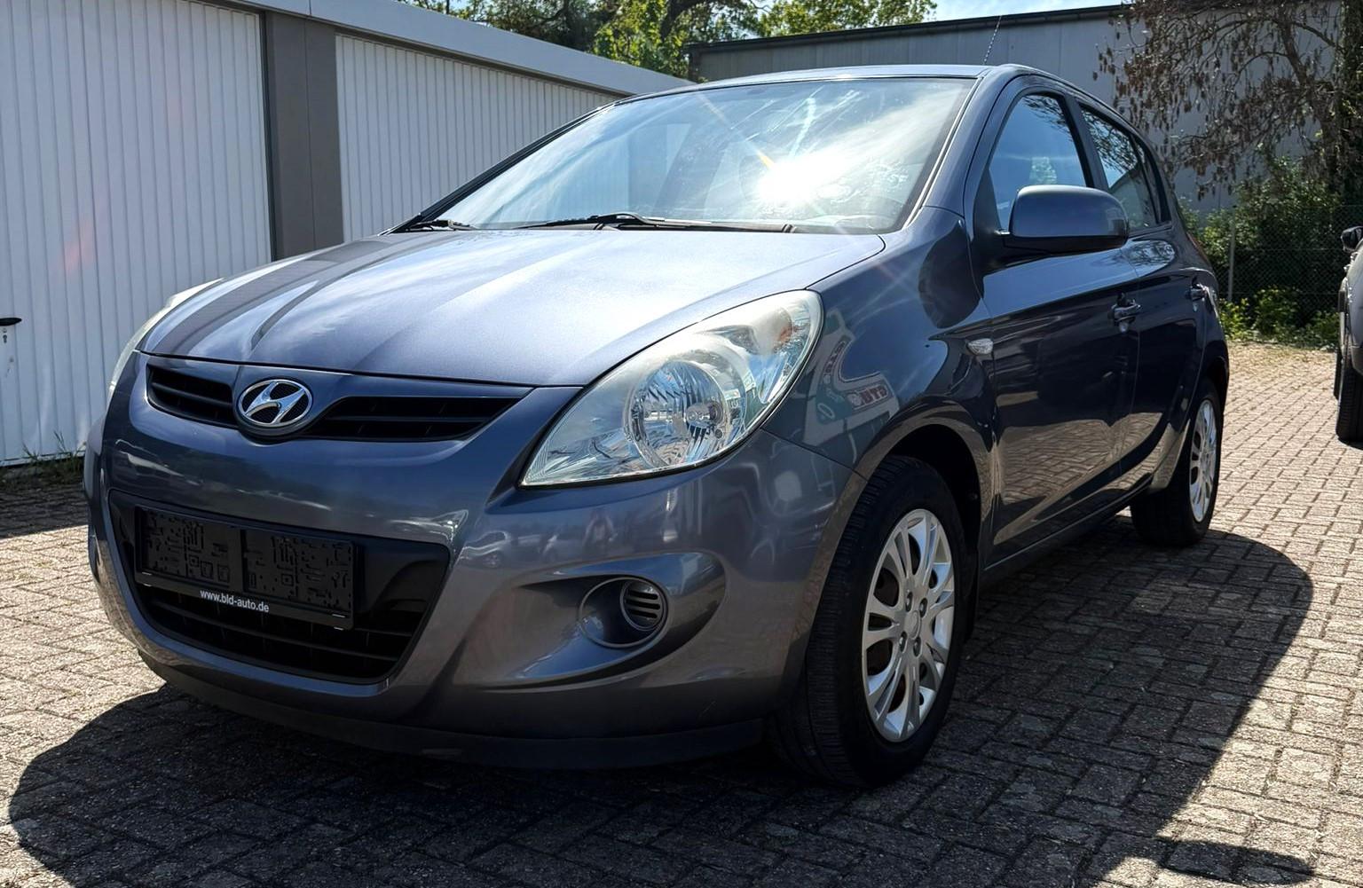 Hyundai i20*AUTOMATIK*KLIMA*PDC*R.CAM*AHK*USB&AUX*