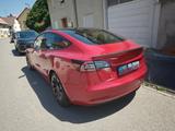Tesla Model 3 Performance TÜV auf Wunsch neu - rote Tesla Model 3