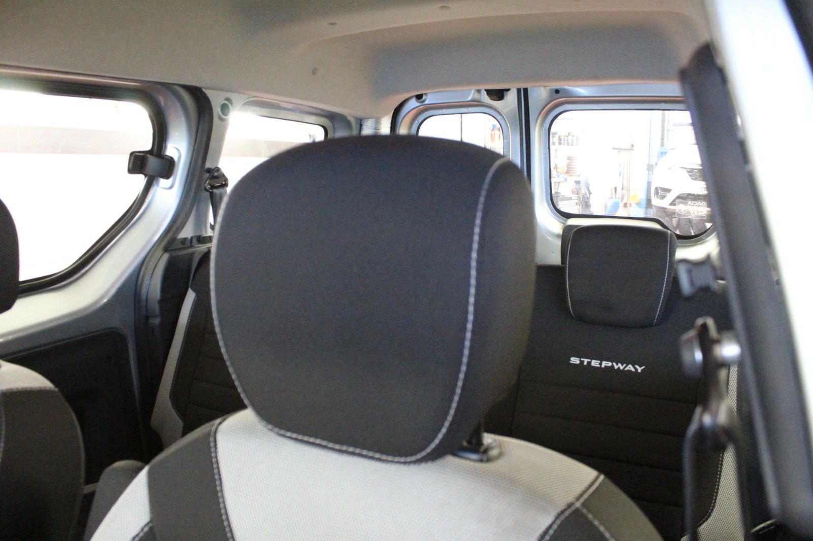 Fahrzeugabbildung Dacia Dokker SCe 100 Stepway *Navi*Klima*Kamera*