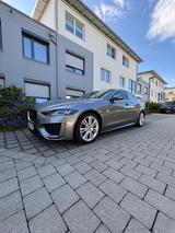Jaguar XE D180 R-DYNAMIC SE AWD R-DYNAMIC SE - Jaguar XE SE mit Diesel-Antrieb