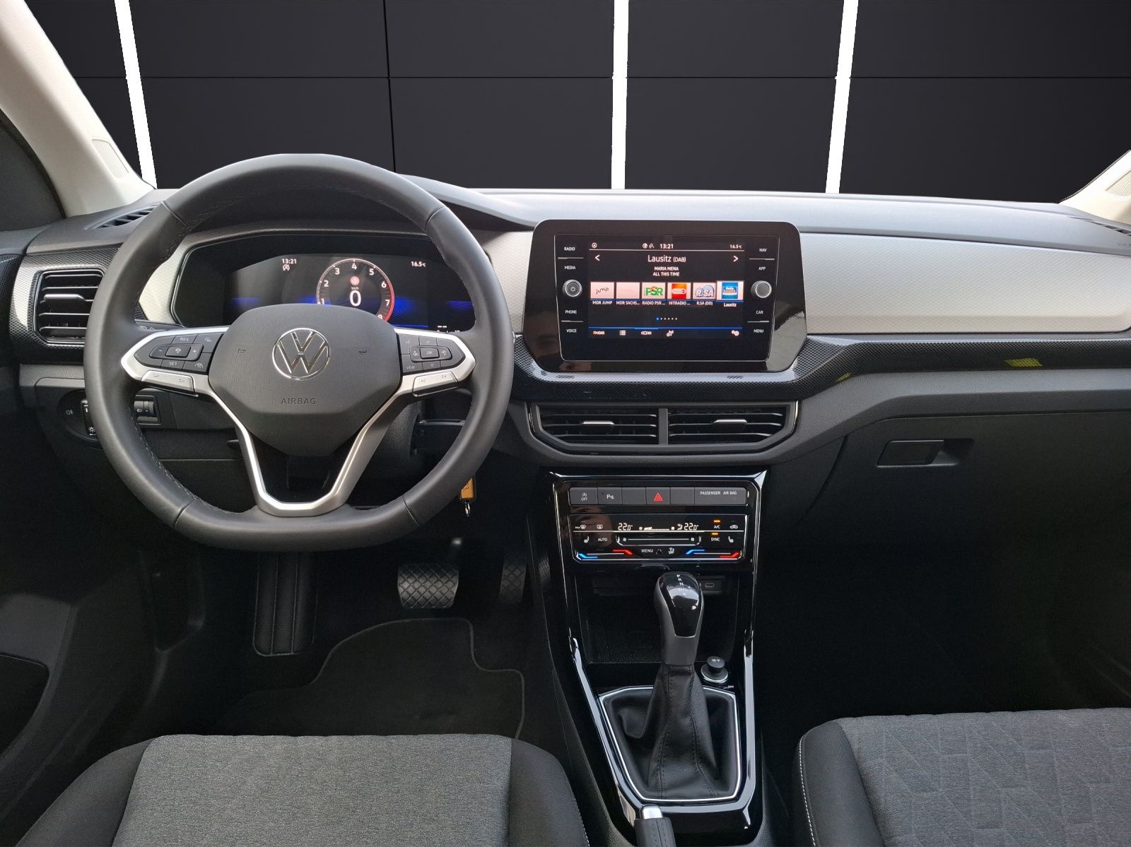 Fahrzeugabbildung Volkswagen T-Cross TSI Life DSG LED CarPlay AID ACC RFK SH