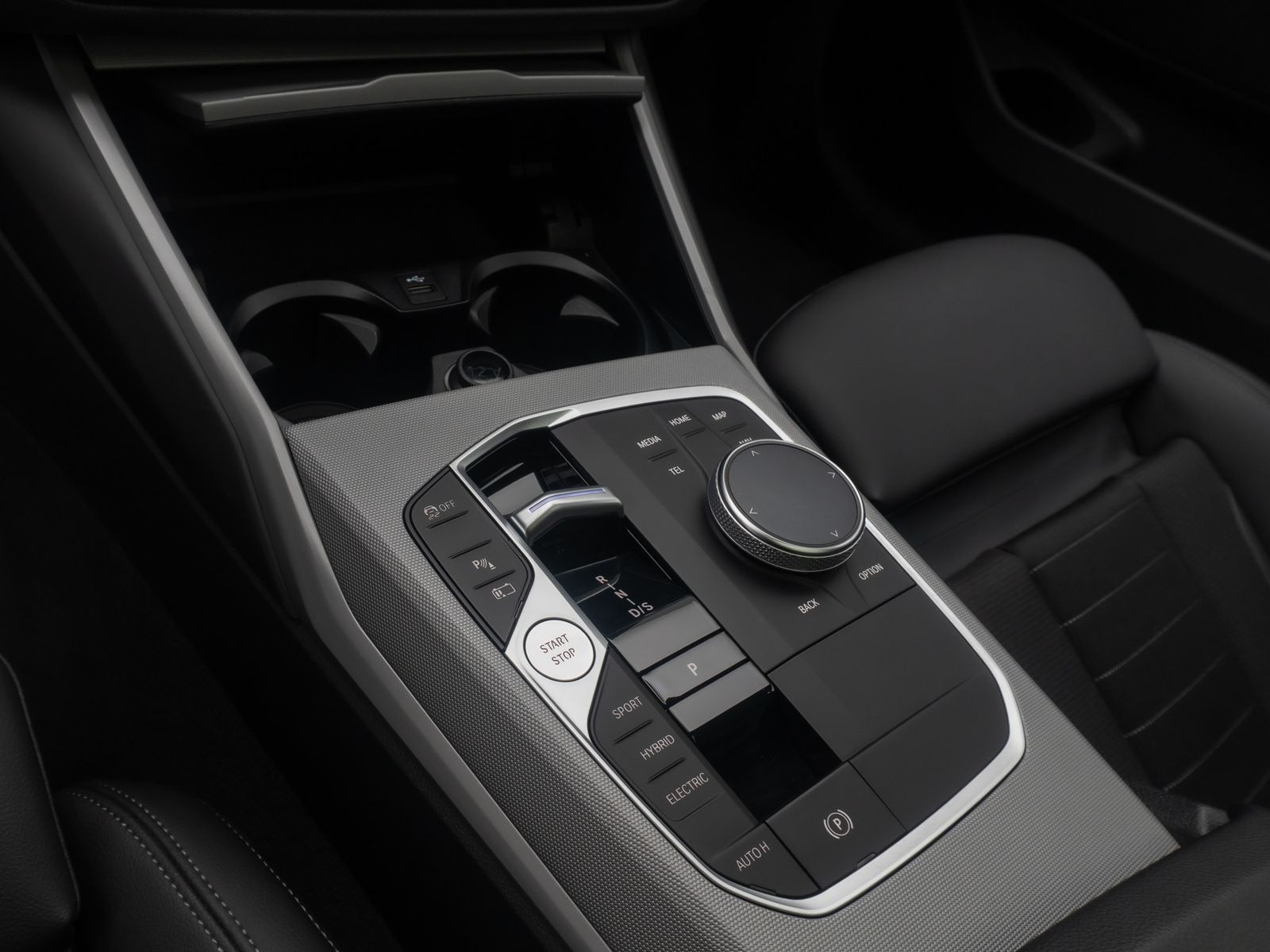 Fahrzeugabbildung BMW 320e Kamera DAB Leder Panorama Sport HUD 18Zoll