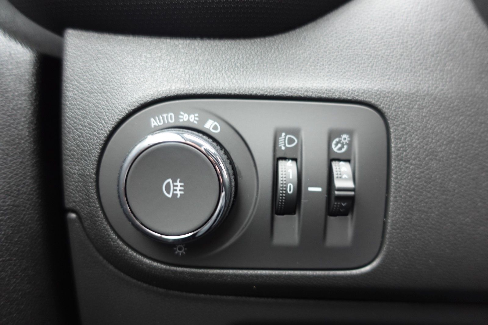 Fahrzeugabbildung Opel Crossland Elegance 1.2T,Navi,Kamera,Sitzhz,Allw.