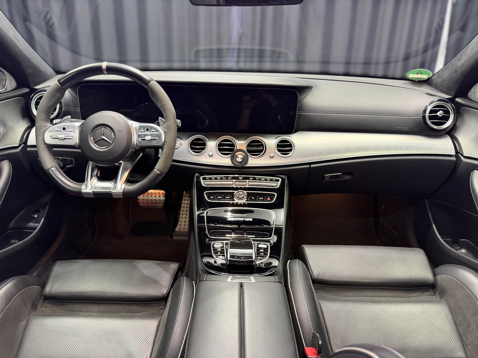 Fahrzeugabbildung Mercedes-Benz E 63 S AMG 4Matic+ |3D-BURMESTER|VOLL