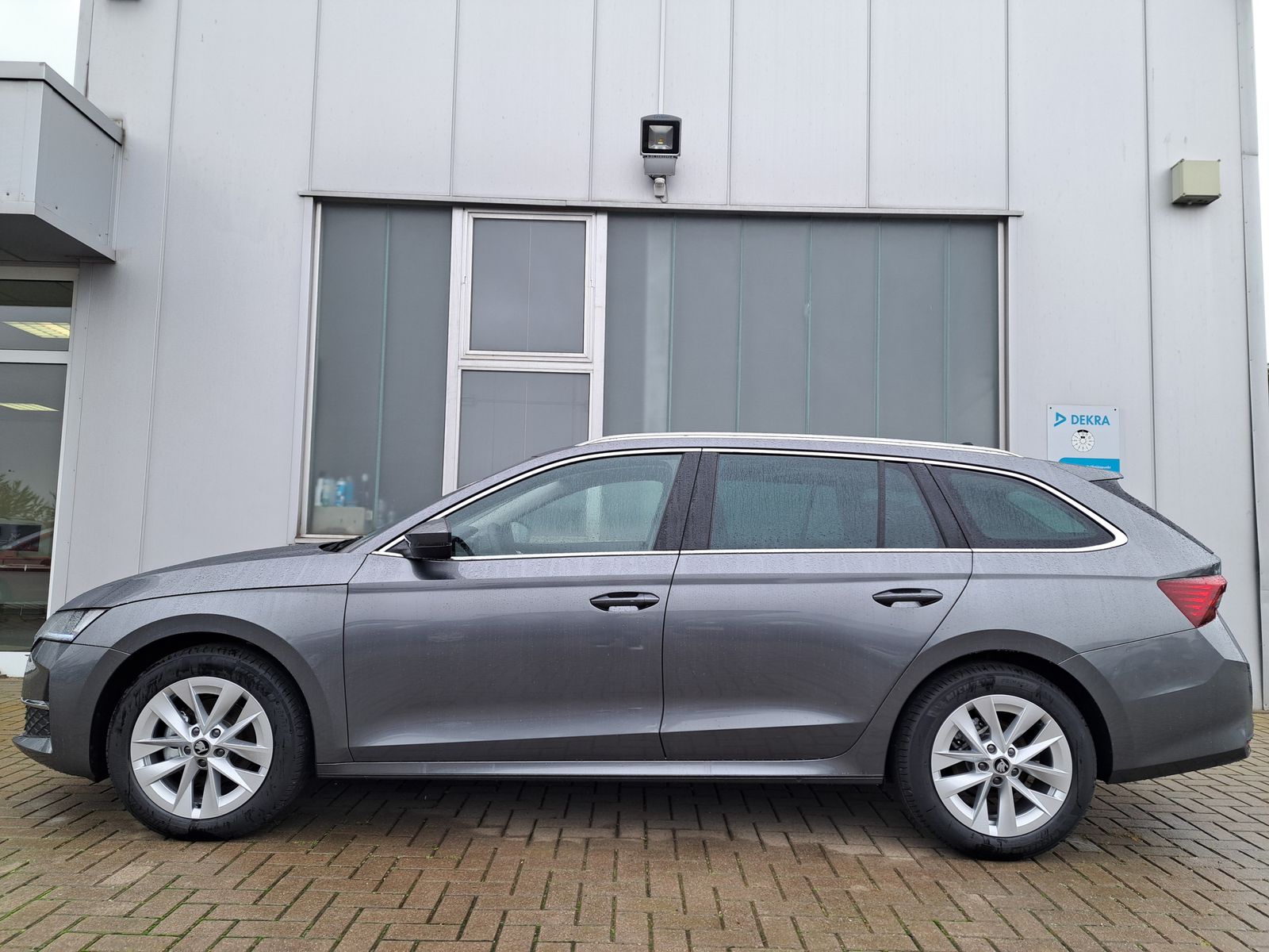 Fahrzeugabbildung SKODA Octavia MY'26 Combi 1.5TSI mHEV AHK NAVI LED ACC