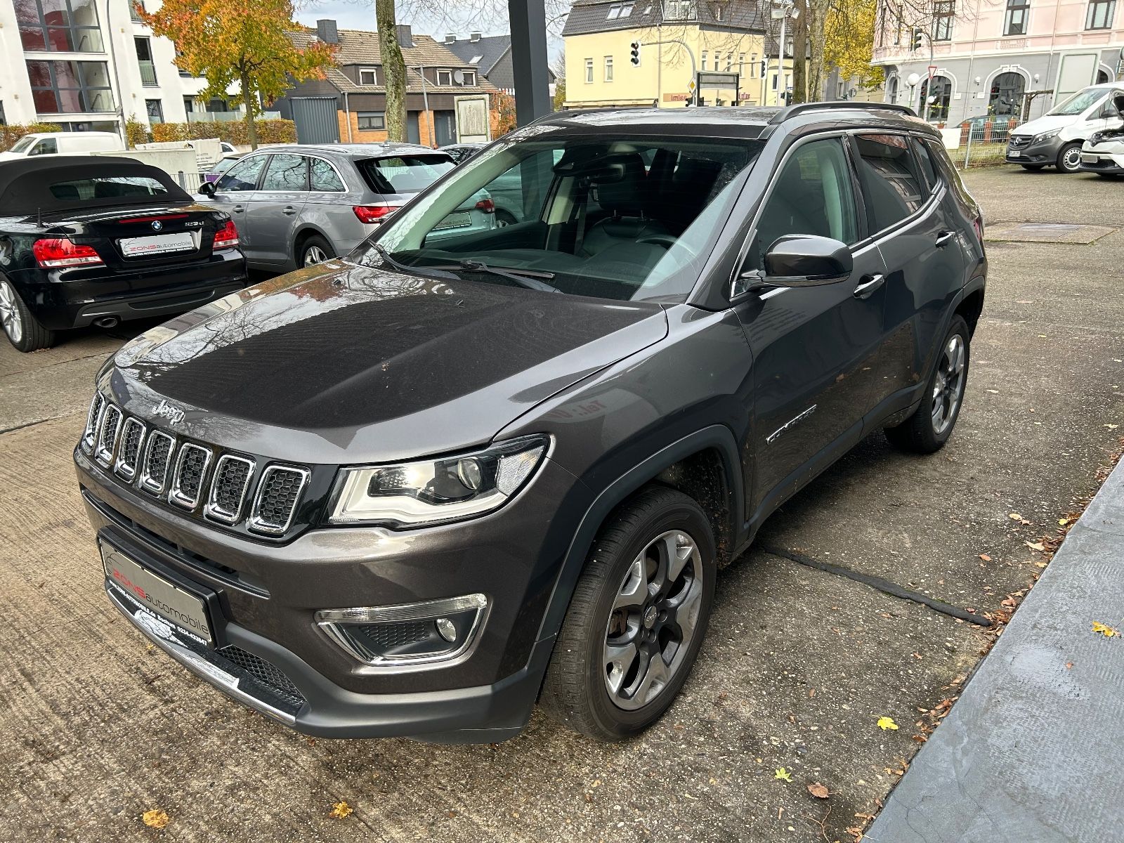 Fahrzeugabbildung Jeep Compass Limited 4WD Automatik+Navi+CarPlay+Allw.