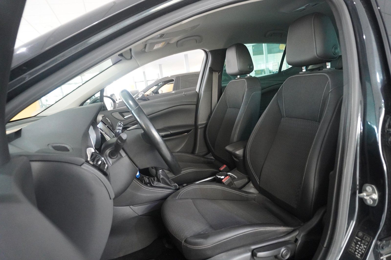 Fahrzeugabbildung Opel Astra K Lim. 1.4T INNOV. NAVI/LED/KAMERA/SH/TEMP