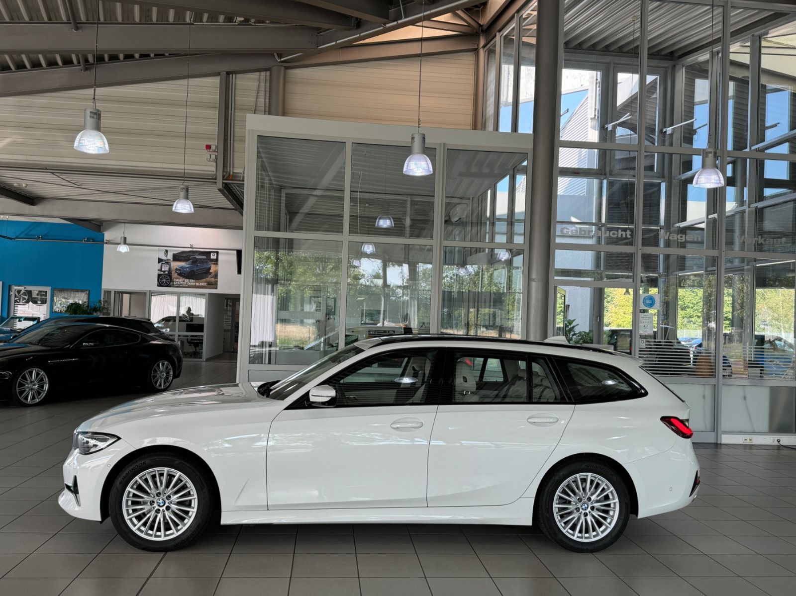 Fahrzeugabbildung BMW 320d Luxury Line 360° Panorama ACC Komfort Sport