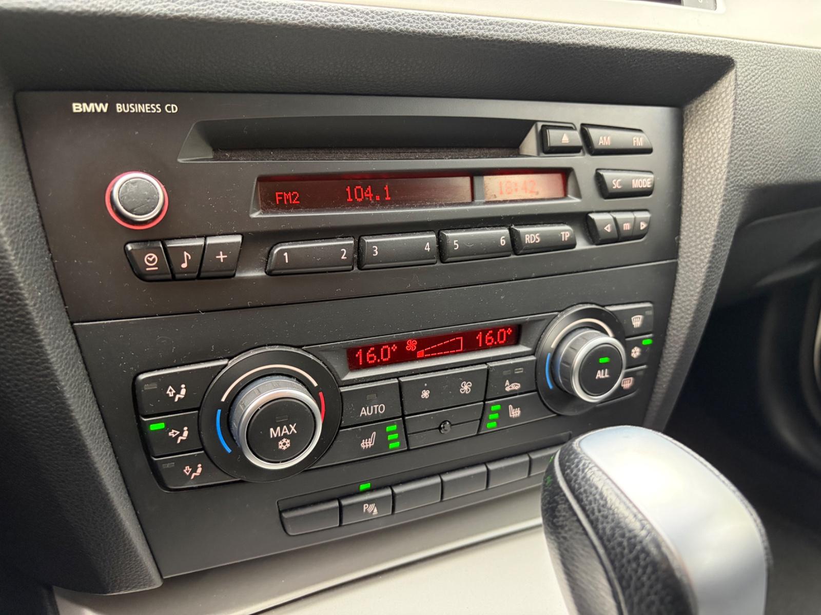 BMW 318 2011 — photo 20