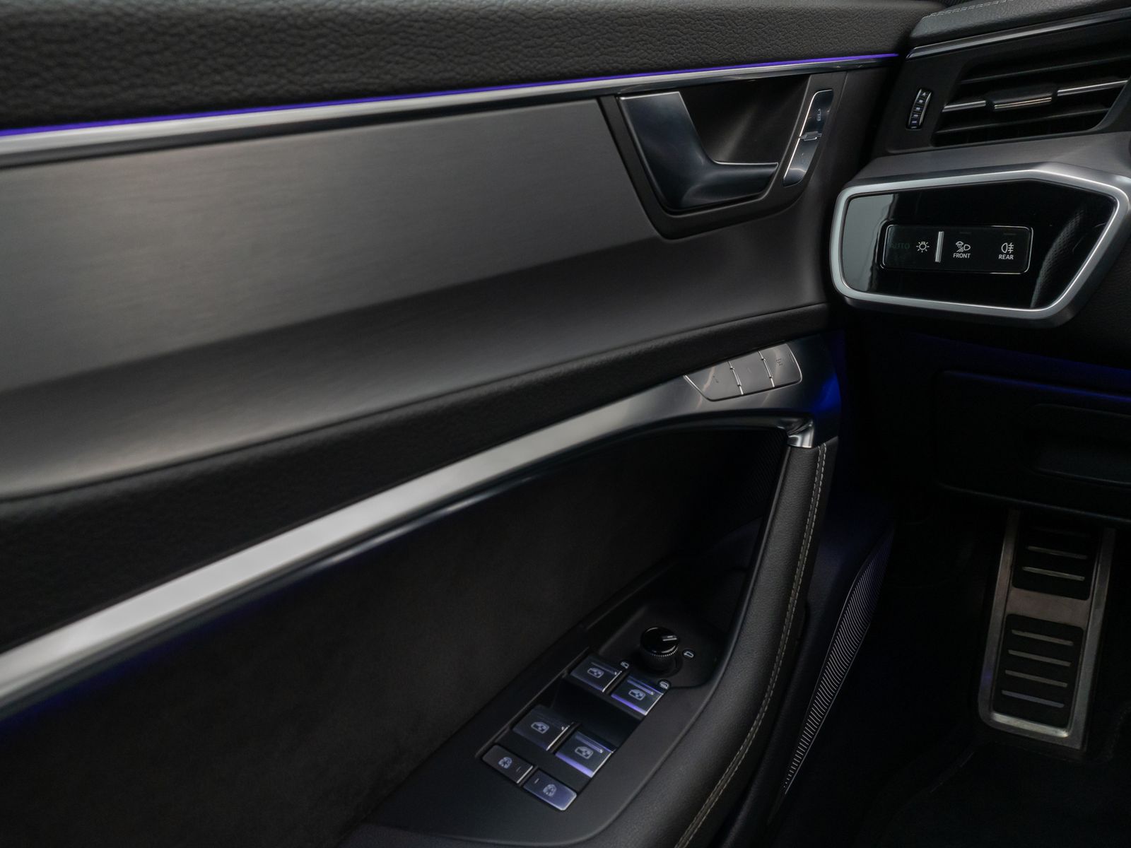 Fahrzeugabbildung Audi A6 Lim. 55 TFSI quattro S-Line + B&O SoftCl HUD