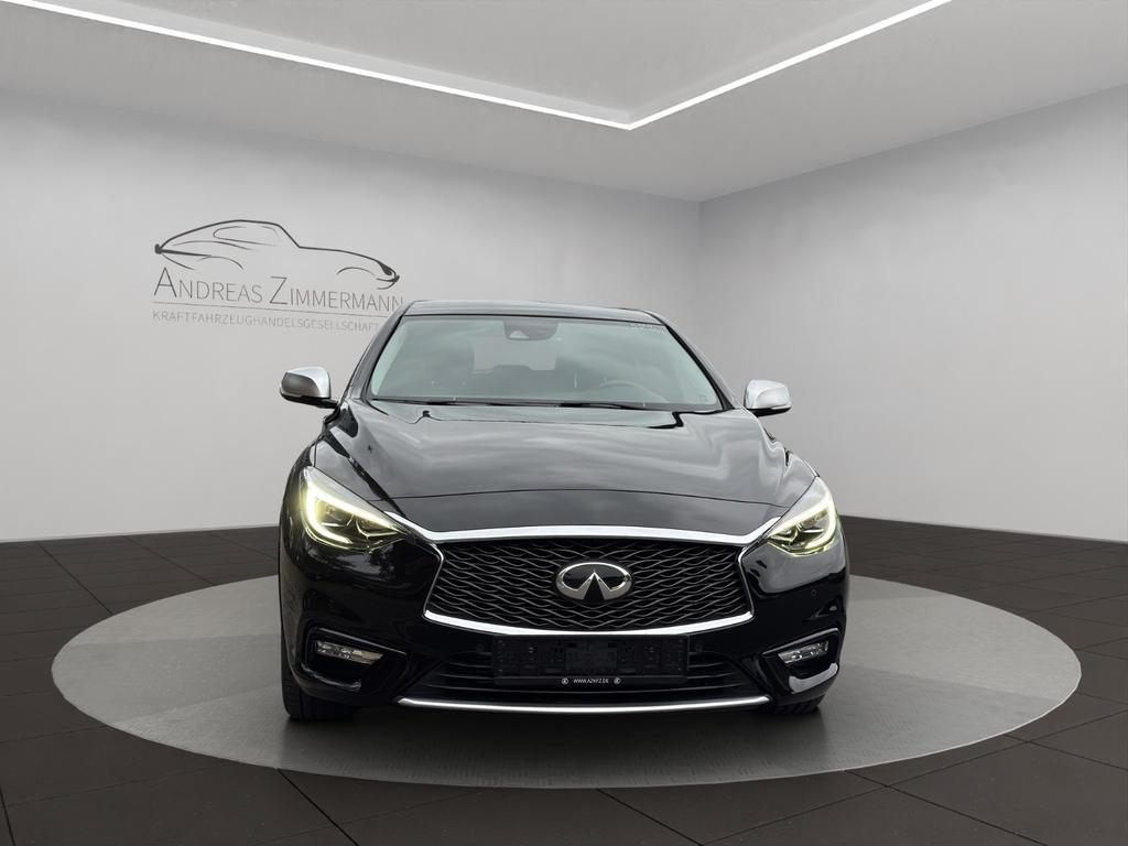 Infiniti Q30