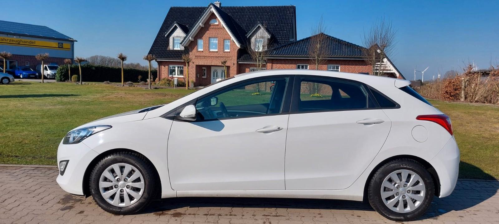 Hyundai i30 blue 1,4 Trend+ Navi+Rückfahrcam.+++