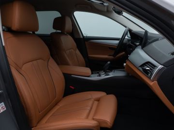 Fahrzeugabbildung BMW 520d Kamera HUD DAB Lenkrhzg Massage AHK Alarm