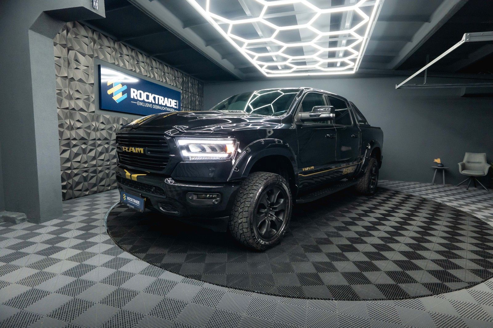 Fahrzeugabbildung Dodge RAM 5.7 V8 HEMI 4x4 OFFROAD NightPaket AXLE LOCK