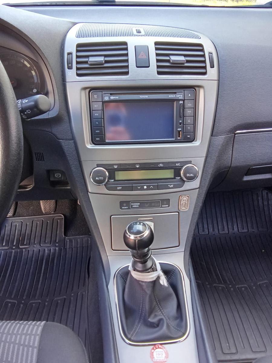 Toyota Avensis 2011 — photo 9